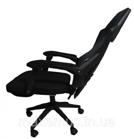 Современное офисное кресло для офиса с подставкой для ног Bonro B 918 Компьютерное кресло с системой качания черное Мостиска