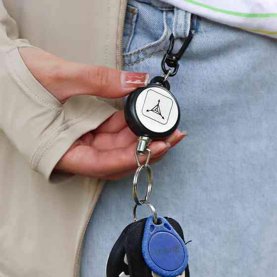 Выдвижной брелок для карт и ключей с тросом 60 см Киев