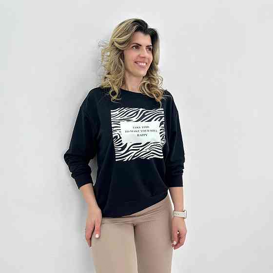 Женский свитшот с анималистичным принтом 