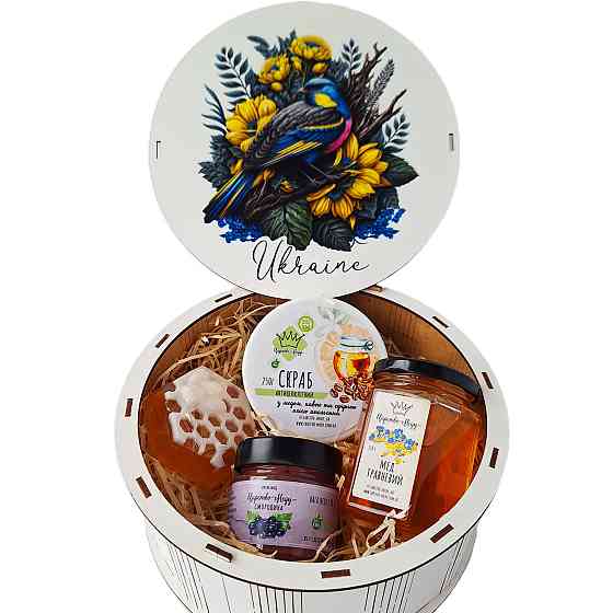 Патриотические подарки для женщин №144 с украинской символикой и украинском стиле для иностранцев. Одесса