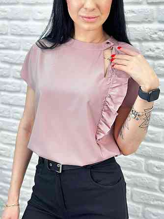 Женская блузка с оборкой 