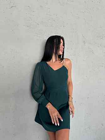 Женское праздничное мини платье на одно плечо костюмка с шифоновыми рукавами Изумрудный, 42 Одесса