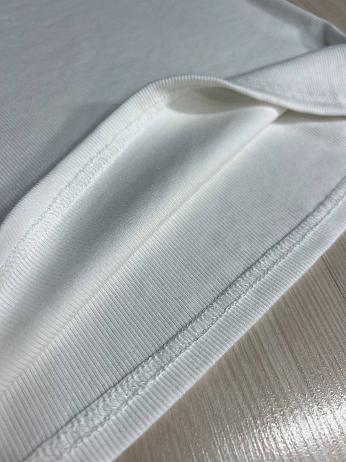 Майка женская A-N 27035 в рубчик с вышивкой буквы D пайетками, белый, one size Киев - изображение 4