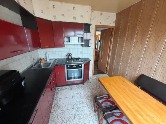 Продам 3 кімнатну квартиру 8\9 6 перемога. На Газу. Всі меблі і техніка, готова до заселення Дніпро