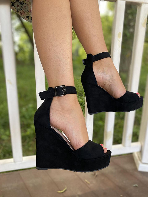 Meideli Стильні жіночі босоніжки літні на танкетці VIKA 65-4 зі штучної замші чорні р. 40 Коломия - фото 7