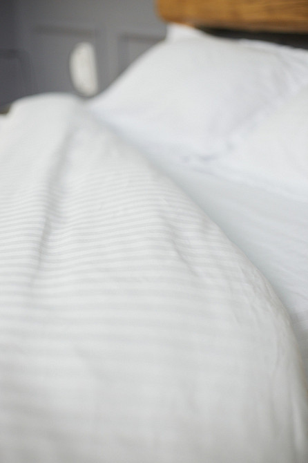 Комплект постельного белья Ideal Textile страйп-сатин белый двуспальный евро Полоска 1 см (56860696) Черновцы - изображение 9