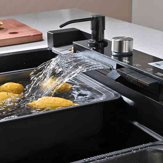 Кухонная мойка водопад Willda черная/Nano Black 75x46x22 см с панелью (220621103) Киев