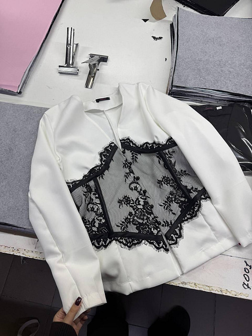 Жіночий піджак з мереживним гіпюром Одеса - фото 3