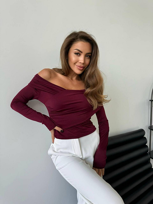 Жіночий романтичний лонгслів зі спущеними плечима трикотаж масло Марсала Одеса - фото 5