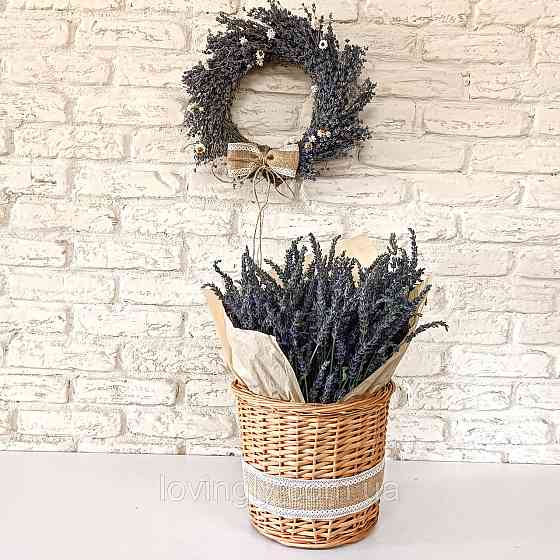 Интерьерная композиция из цветов лаванды в плетеной корзине h 50 см Ирпень