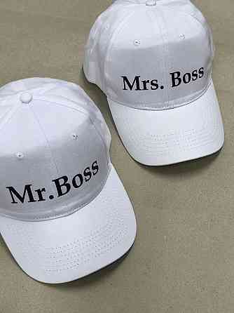 Парные белые бейсболки с надписями - 