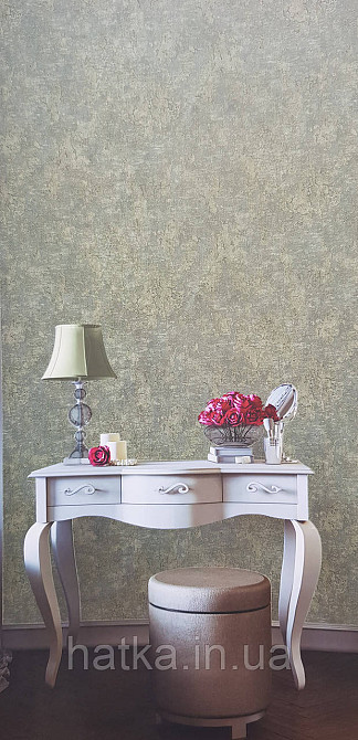 Шпалери вінілові на флізеліні AdaWall Signature1.06х10 під шкіру структурні зелені із золотистим Київ - фото 1