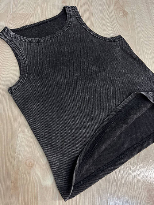 Майка жіноча A-N 2733 варена тай-дай у рубчик з порізаними швами, чорний, one size Київ - фото 16