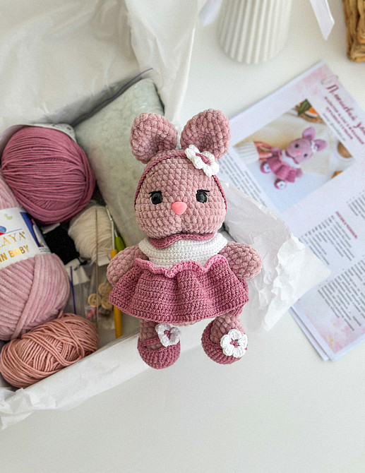 Набор для вязания крючком Зайка в платье 23 см. Киев - изображение 2