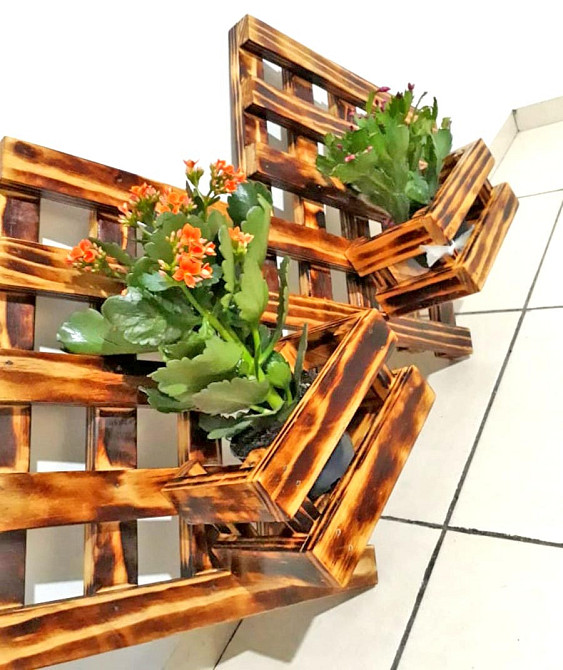 Полка настенная для цветов 