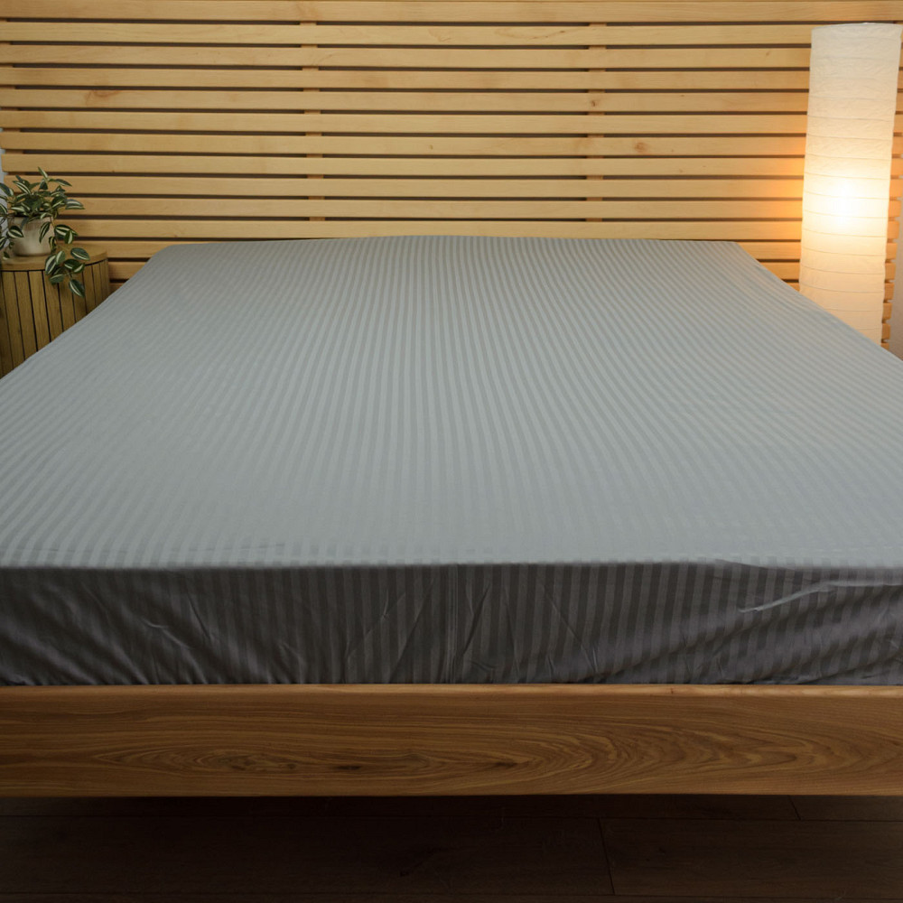 Простынь на резинке односпальная страйп-сатин 100% хлопок 90х200х25см 125г/м2 (Серый) Сумы - изображение 1