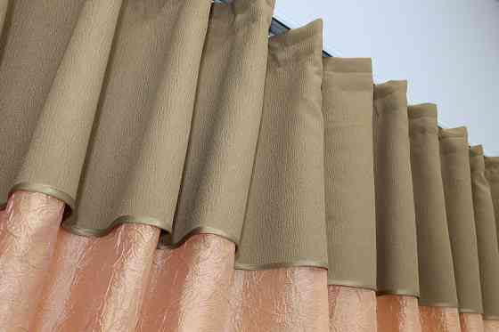 Кухонні штори VR-Textil № 073к з ламбрекеном і підхватами персиковий з світло-кавовим 285х170 см (52-0171) Київ