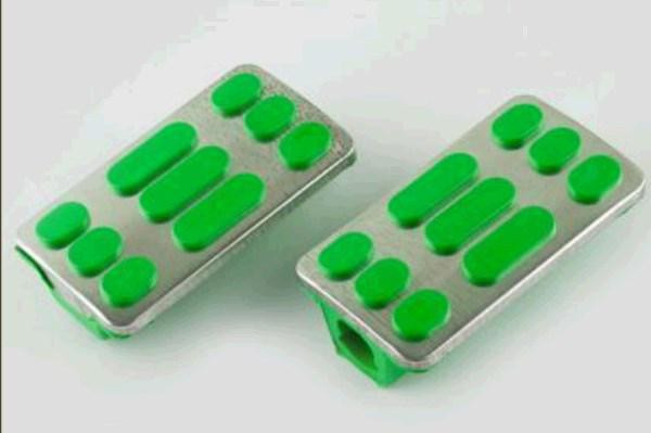 Гумки підніжок водія Delta (зелені з хромованою вставкою mod:2) EVO-2 Київ - фото 1