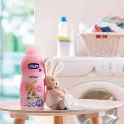 Кондиціонер для білизни Chicco Sensitive Delicate Flowers пом'якшувач тканин 750 мл (8058664122462) Вінниця