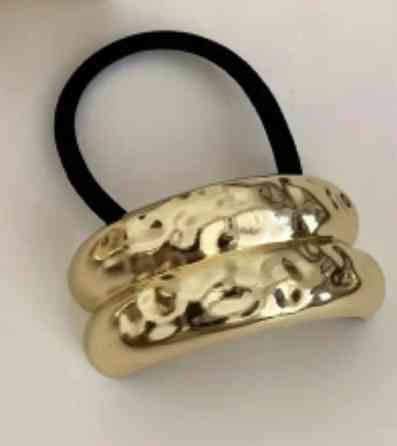 Гумка для волосся із золотистою вставкою Сміла