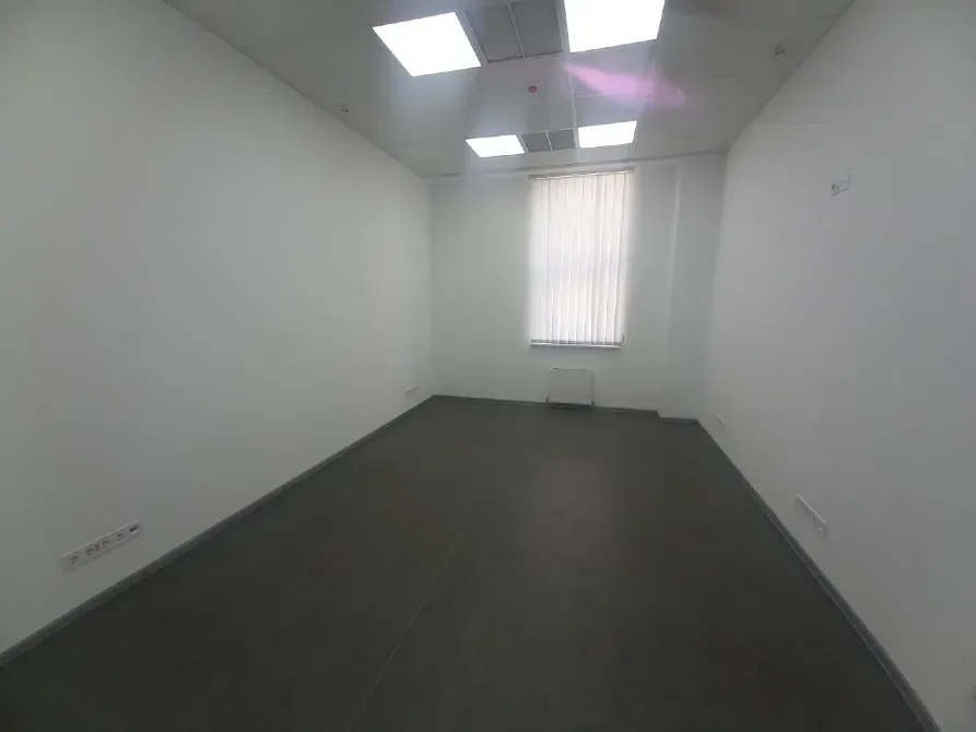 Офіс в самому центрі міста. Генерація електроенергії. Ремонт як на фото, все свіже і нове. Цілих 3 С/В. Розкішний вид на місто. Дніпро - фото 6