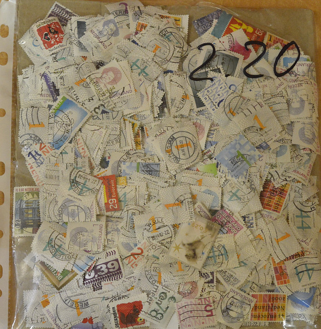 ГОРА МАРОК. Нидерланды. 1000 шт! (стандарт) 2.20 Полтава - изображение 1