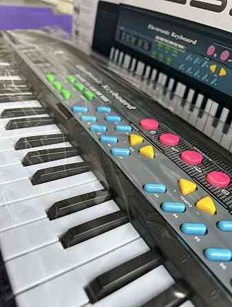 Синтезатор (новый) с микрофоном. Харьков