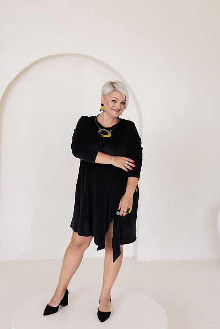 Женское стильное короткое платье батал из королевского велюра Черный, 60/64 Одесса - изображение 4