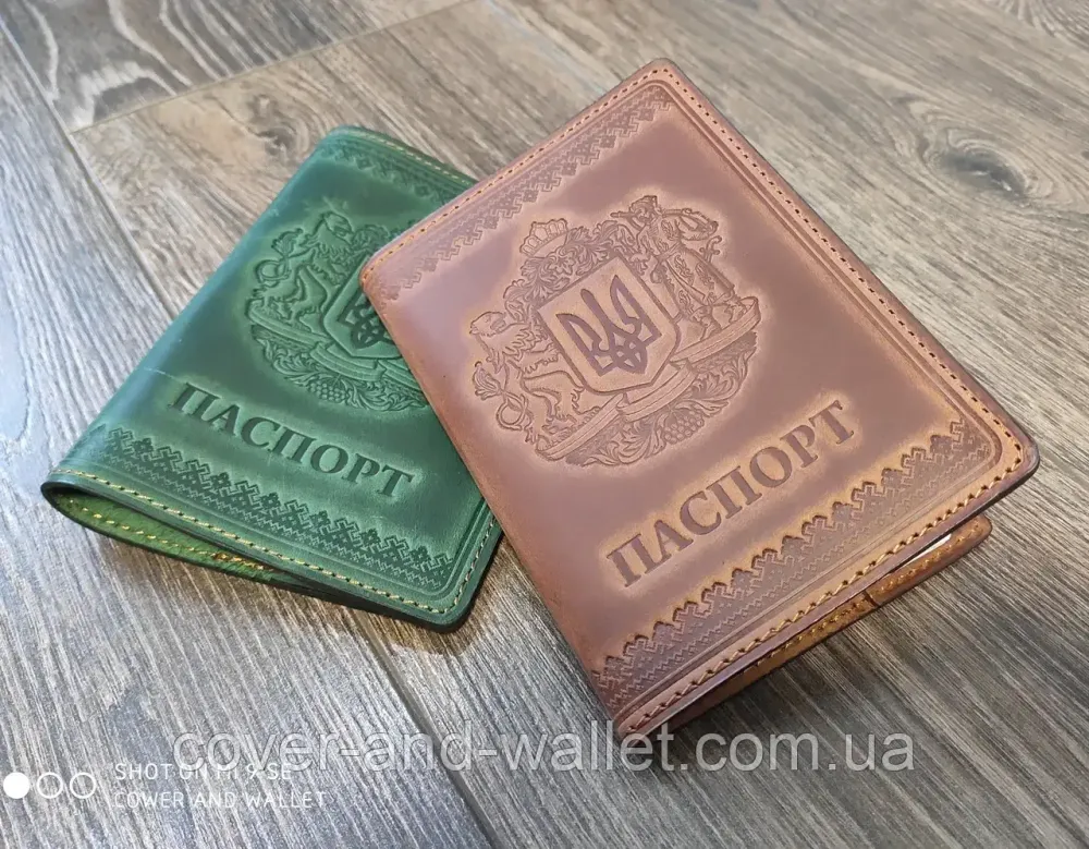 Шкіряна обкладинка для паспорта з українським гербом (коричнева) ST Київ - фото 3