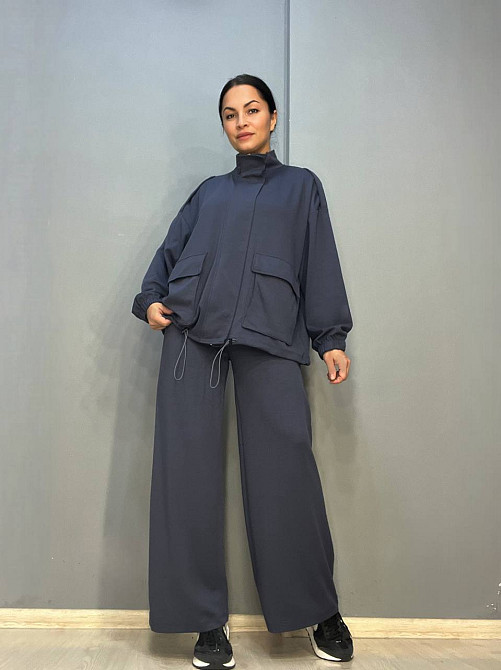 Костюм жіночий CREP 99231 тканина біфлекс кардиган на блискавці накладені кишені та брюки палаццо графіт, графіт, S Київ - фото 15