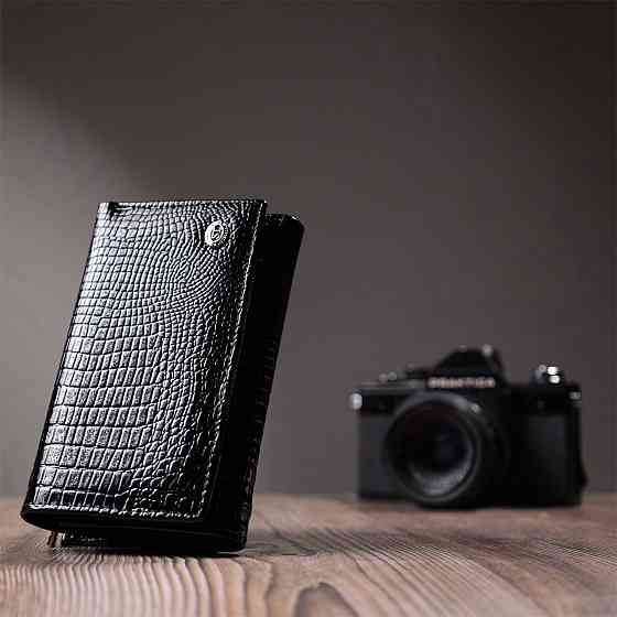 Жіночий гаманець у три складання з лакованої фактурної натуральної шкіри ST Leather 22707 Чорний Київ