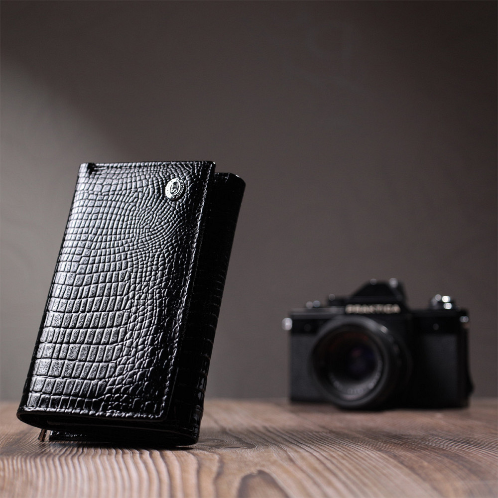 Жіночий гаманець у три складання з лакованої фактурної натуральної шкіри ST Leather 22707 Чорний Київ - фото 3