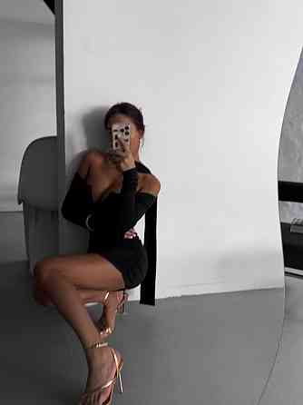 Женское привлекательное роскошное мини-платье с открытым декольте Черный 46/48 Одесса