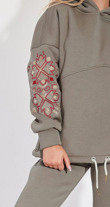 Тёплый костюм с украинской вышивкой (42) Киев - изображение 2