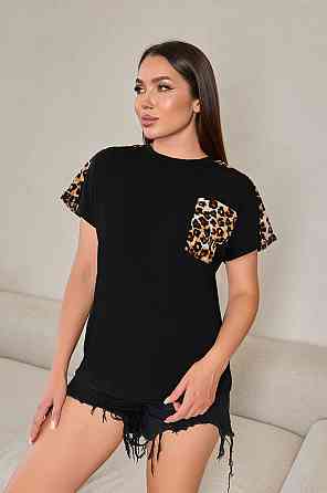 Женская футболка с леопардовыми вставками 