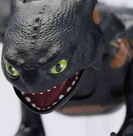 Приручить дракона Беззубик дышащий огнем Dreamworks Dragons.  ОРИГІНАЛ! Харьков