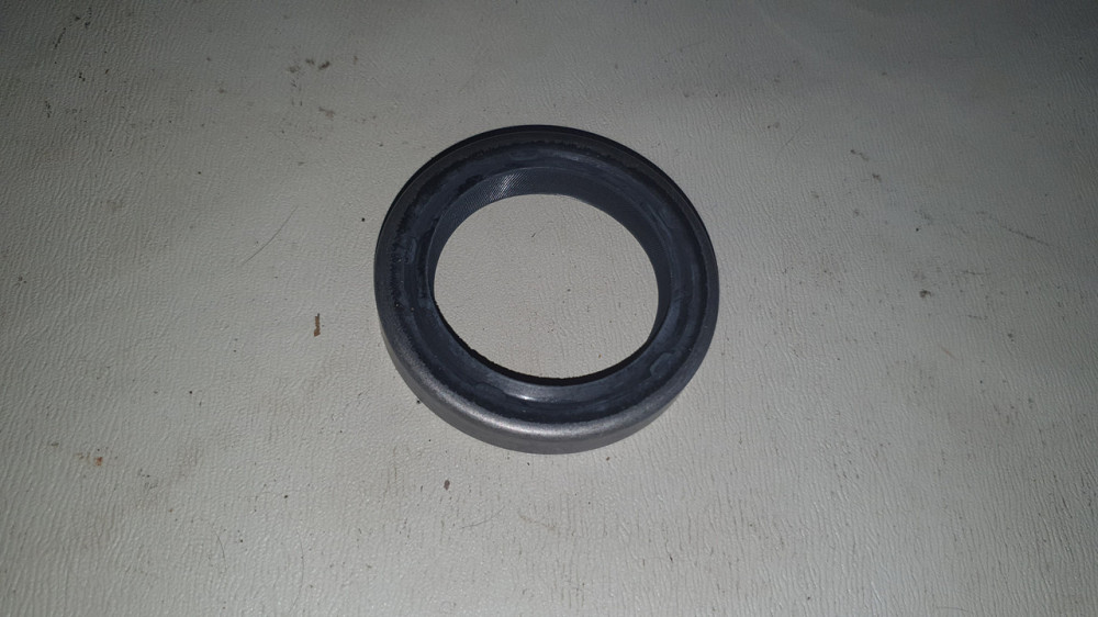 Сальник корпуса шарнира внутренний левый ВАЗ-21213. 40х57х9 мм. БРТ. Харьков - изображение 1