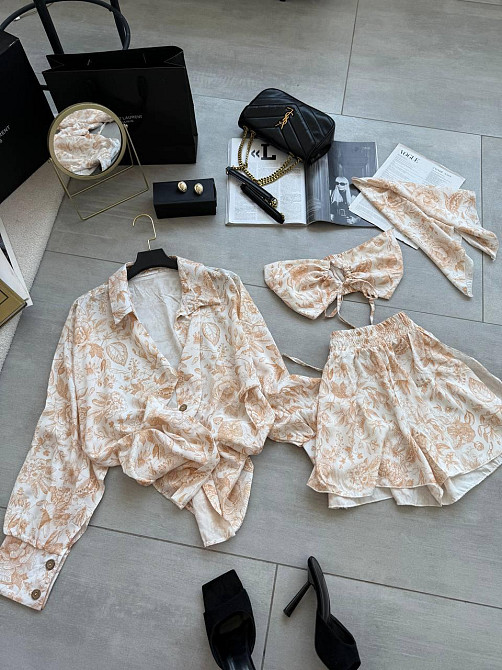 Жіночий літній принтований костюм четверка: хустка, кроп-топ, сорочка та шорти штапель/софт Беж Одеса - фото 3