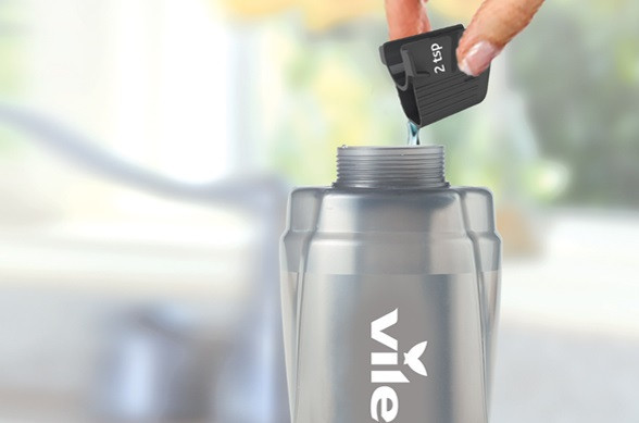 Швабра для влажной уборки с вращающуюся головкой и распылителем 600 мл Vileda 