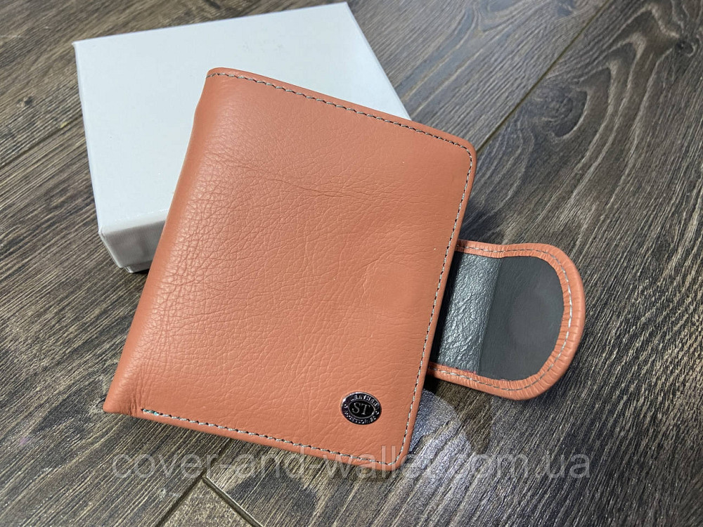 Квадратний жіночий шкіряний гаманець коралового кольору на магніті ST 415 Київ - фото 3