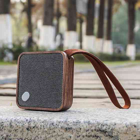 Блутуз-колонка "MI SQUARE" 3 Ватта, дерево горіх Рівне