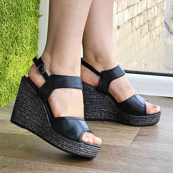 Жіночі Босоніжки на Танкетці Шкіряні Сандалії на Платформі Чорні Літні (розміри: 35,36,37,38,39,40) — 53-2 Дніпро