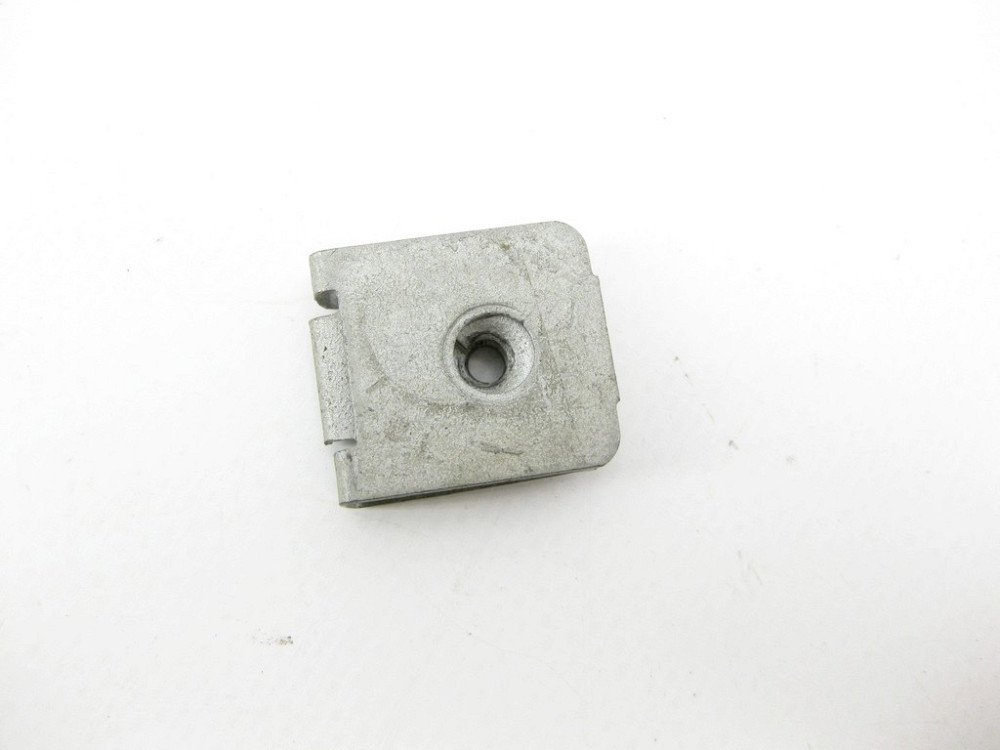 Mercedes-Benz  A0049943145 Скоба кріпильна з різьбленням M4,8 E-Class W212 W212 C207 CLS C218 C219 C-Class W204 ML GLE W165 GL GLE X166 W167 C292 Одесса - изображение 7