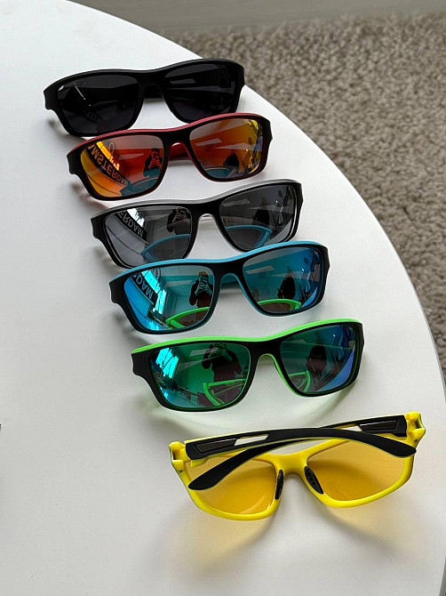Стильні Чоловічі спортивні окуляри POLARIZED з пластиковою оправою на середнє обличчя Київ - фото 2