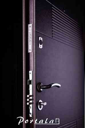 Двери квартирные, серия Элегант, модель Калифорния, гнутый профиль, 2 контура уплотнения, 2 замка 850 Киев