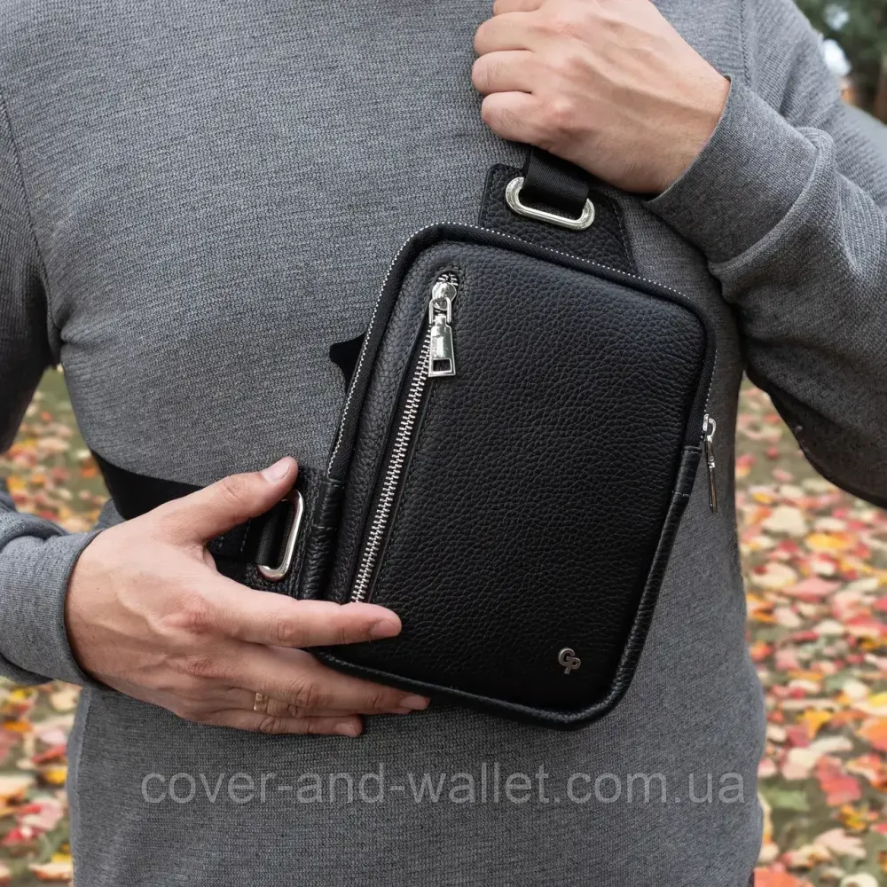 Стильная кожаная сумка-слинг маленького размера черного цвета Grande Pelle 739710 Киев - изображение 10