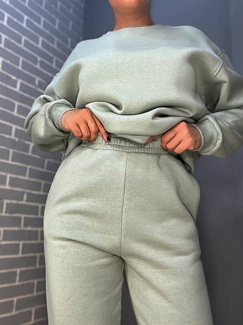Костюм женский Pepper mint 24-13-14 простой брюки джогеры на резинке и свитшот оверсайз утепленный флис оливковый, оливковый, S Киев - изображение 15