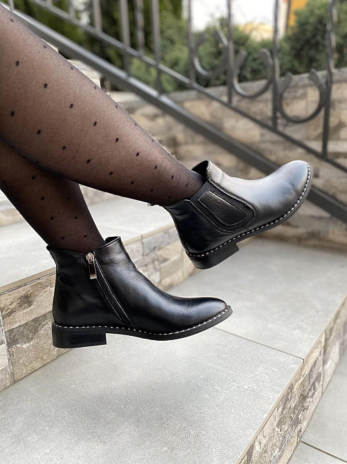 Vesna Стильні жіночі шкіряні демісезонні черевики весна-осінь на низькому каблуці чорні (2468) Коломия - фото 7