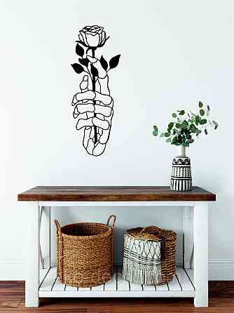 Декоративне настінне Панно «Рука з трояндою» Декор на стіну 70*26 см, Чорний Київ