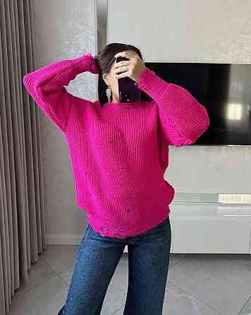 Жіночий затишний оверсайз светр з рваним ефектом машинна в'язка. Малиновий Одеса
